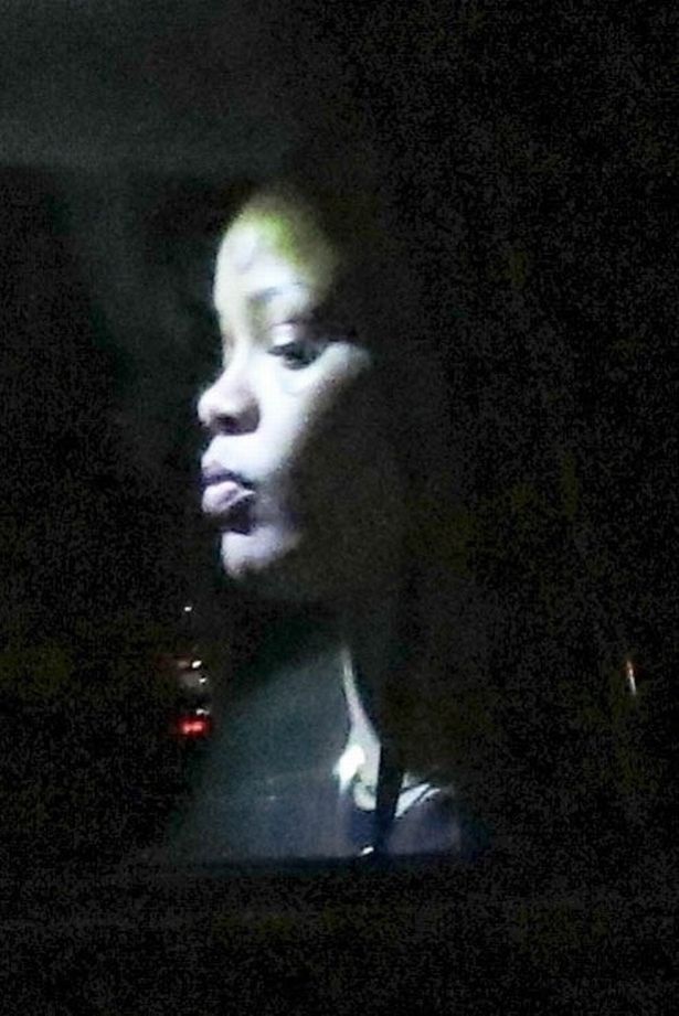 蕾哈娜摔倒,蕾哈娜摔伤后现身街头