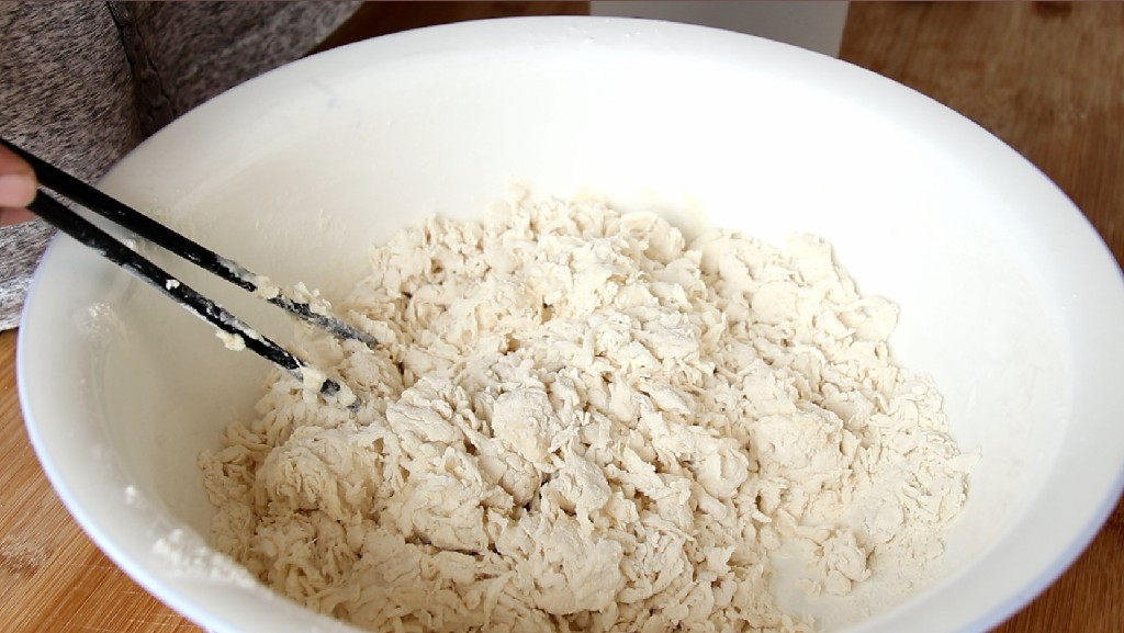 蒸馒头和面的时候用热水还是凉水,蒸馒头用温水和面还是冷水和面