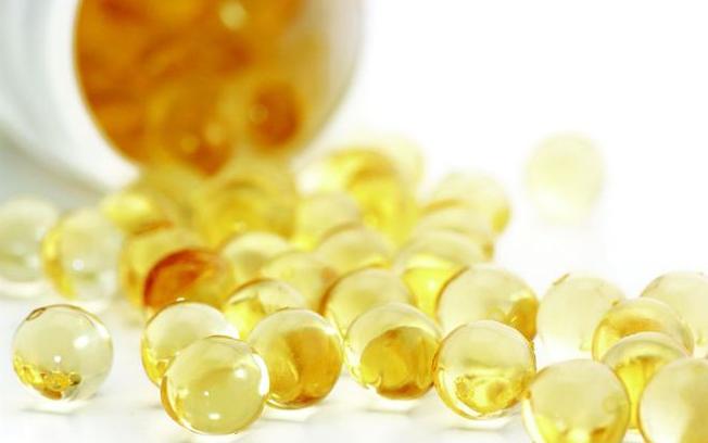 毛孔粗大黑头多的原因和改善方法,脸部出油多毛孔粗大黑头顽固反复