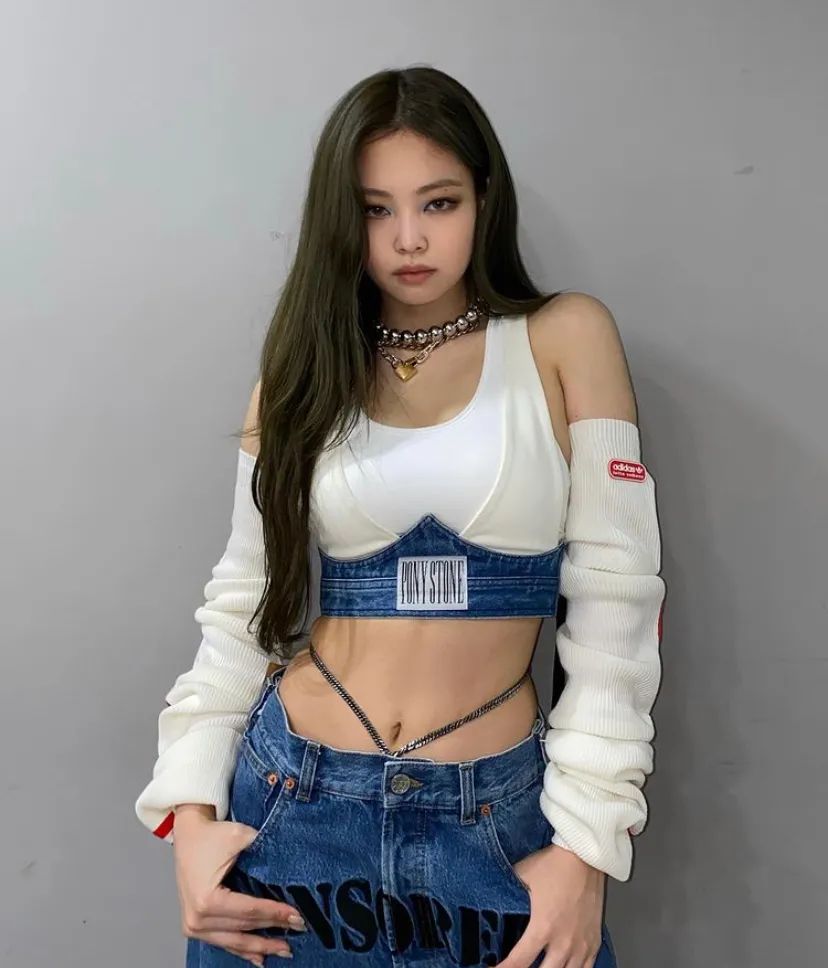 jennie甜酷风穿搭,jennie新造型lisa同款穿搭