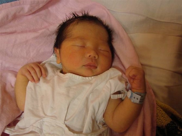 小孩新牙的成长过程,宝宝长了第1颗牙齿视频