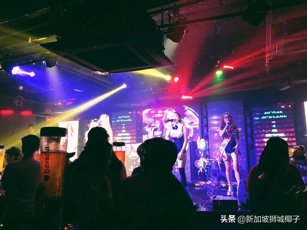 “我以前是办公室白领,来了新加坡却只能做泰*歌国**厅女...”