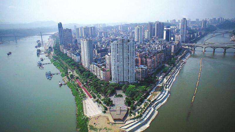 打铁还需自身硬出处人民日报,泸州医学院为什么要改名