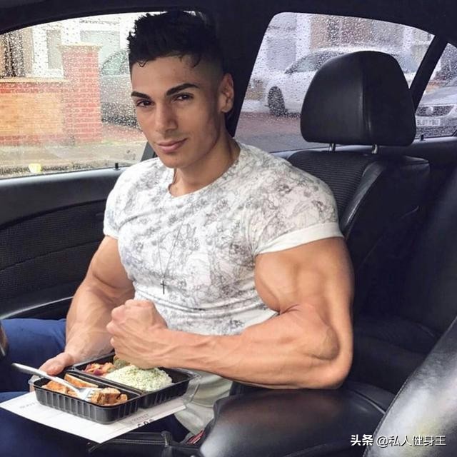 如何练大自己的肱二头肌,怎样练好肱二头肌用哑铃