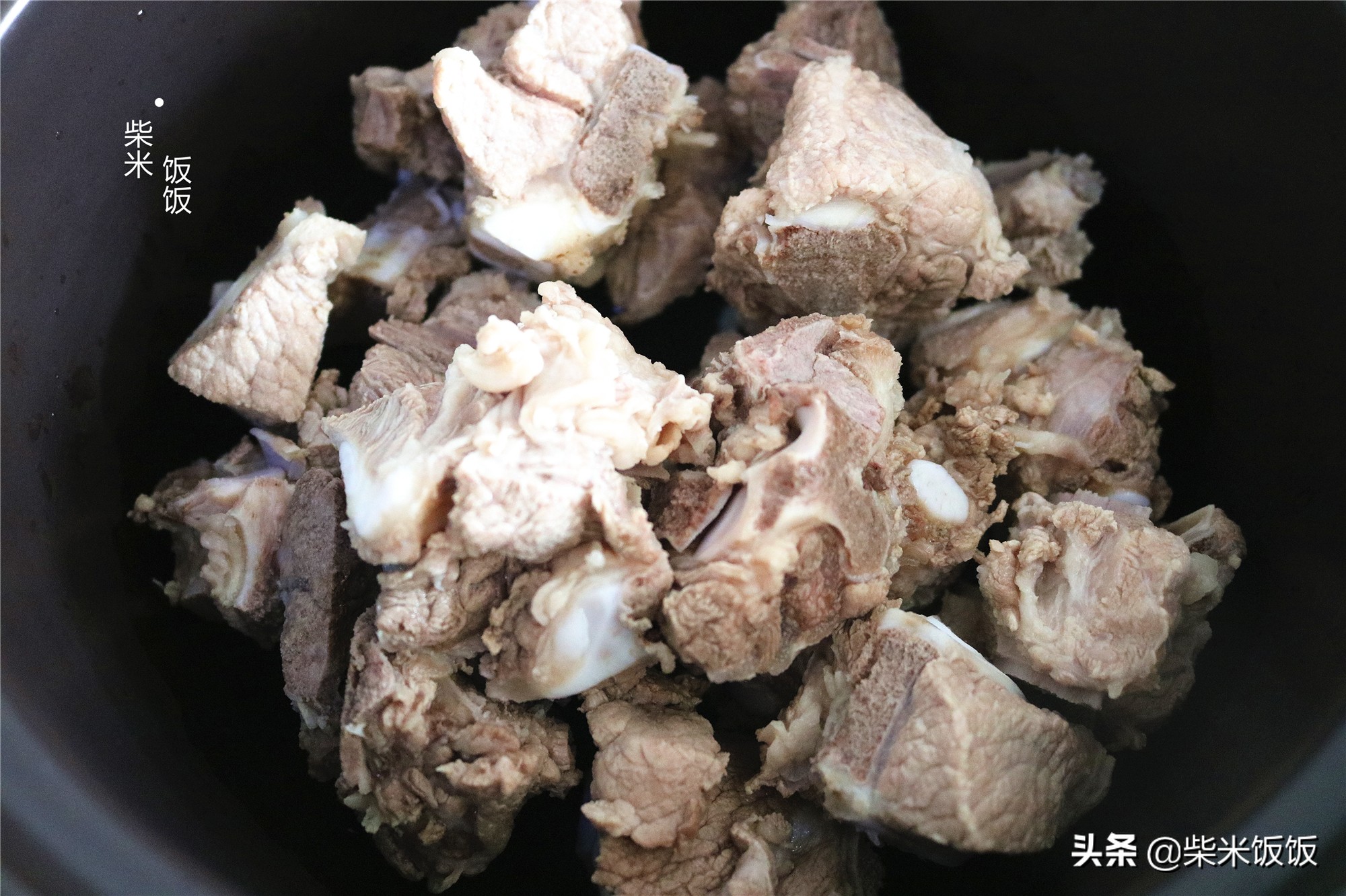 清炖排骨在什么时候放盐最佳,排骨萝卜汤先放盐还是后放盐