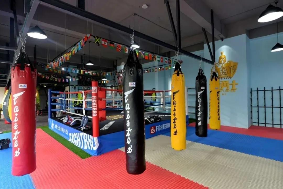 您护人民生命安全，我们愿您身体健康——成都健身机构感恩抗疫天使