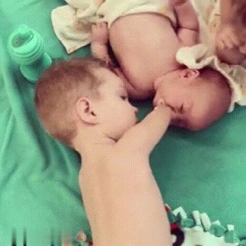 宝宝出生就没有双手双脚，原因在于父母，如何预防胎儿畸形