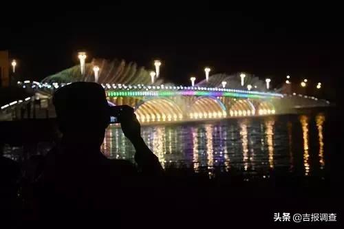 长春南湖大桥网红音乐喷泉视频,南湖大桥七彩音乐喷泉