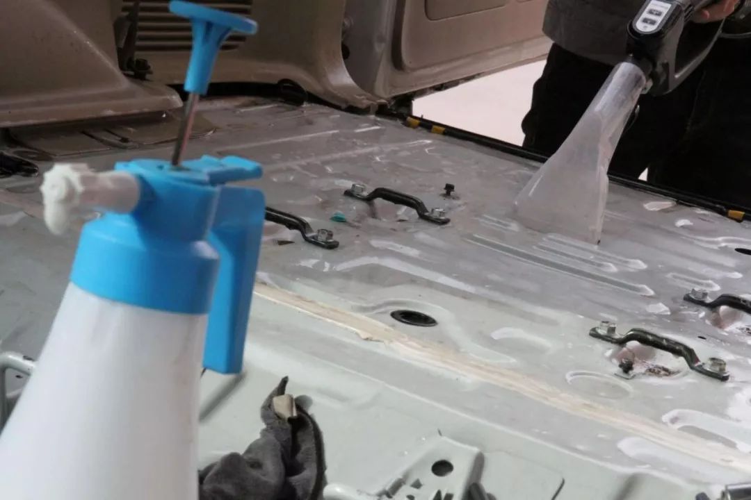 老车翻新：15年后的邂逅，普拉多LC120旧车换新颜，满血复活。