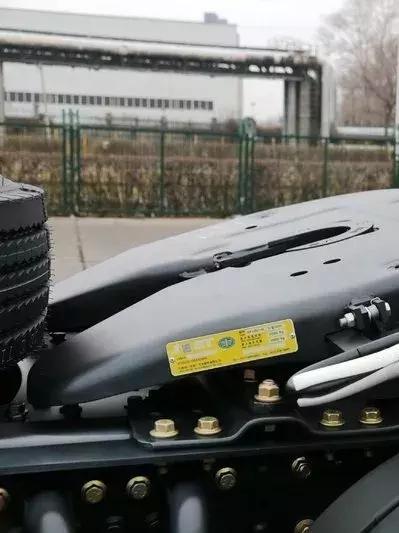 解放j6p最新款2.0有哪些安全配置,解放j6p420牵引车自重多少