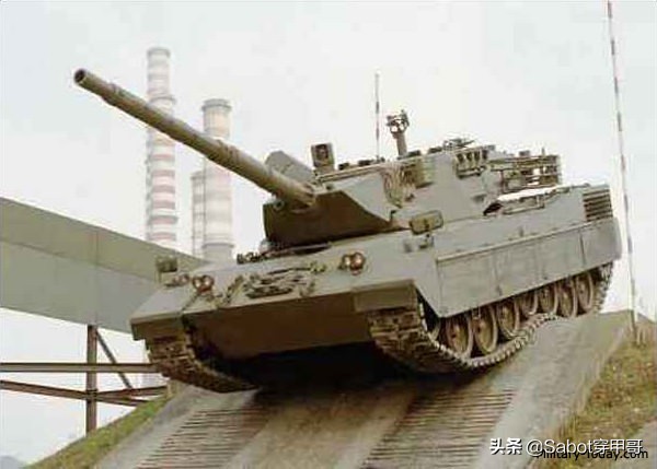 挂羊头卖狗肉的“意大利热带豹1”——意大利OF-40外贸主战坦克