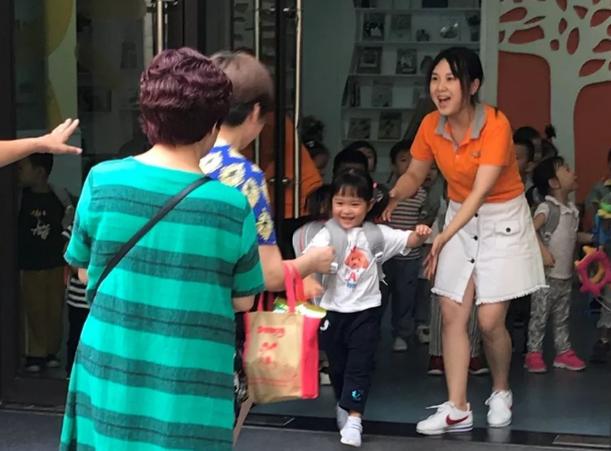 上海接送孩子放学钟点工走俏,新型职业上海接送孩子放学钟点工