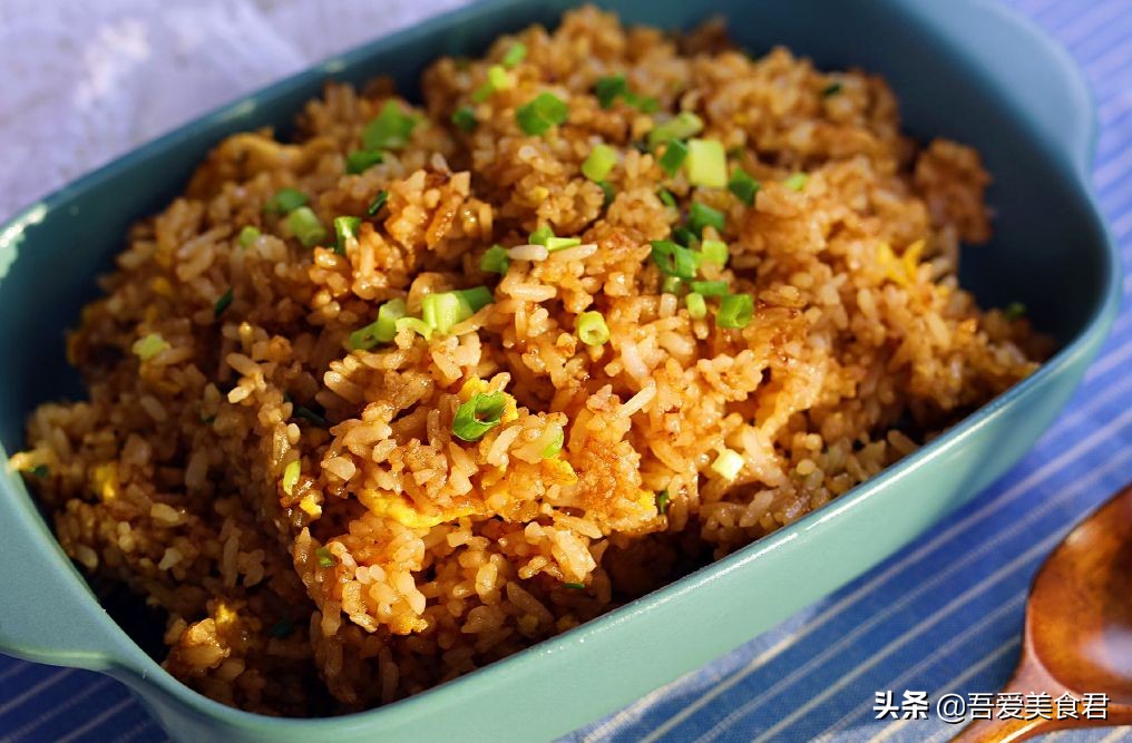 最简单的蛋炒饭做法家常,美味普通蛋炒饭海鲜蛋炒饭