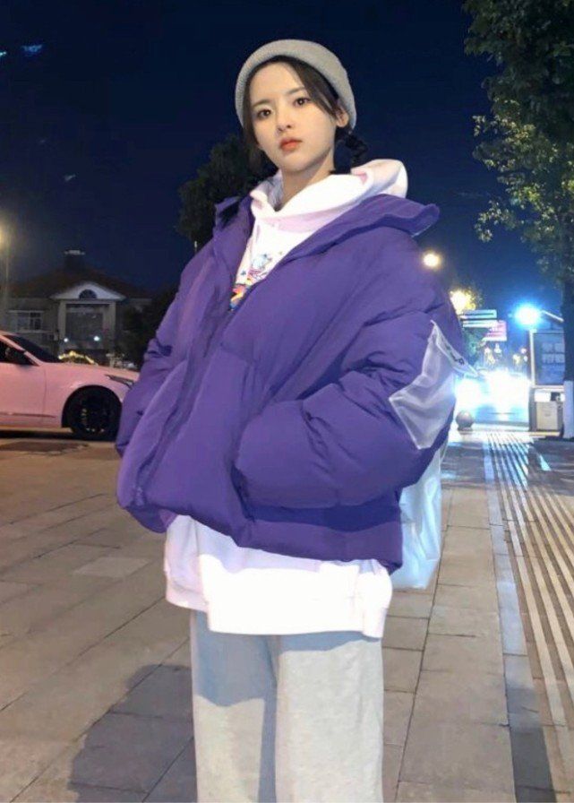 杨超越在韩媒生图下翻车了,娃娃裙穿出“孕妇装”效果,不忍直视