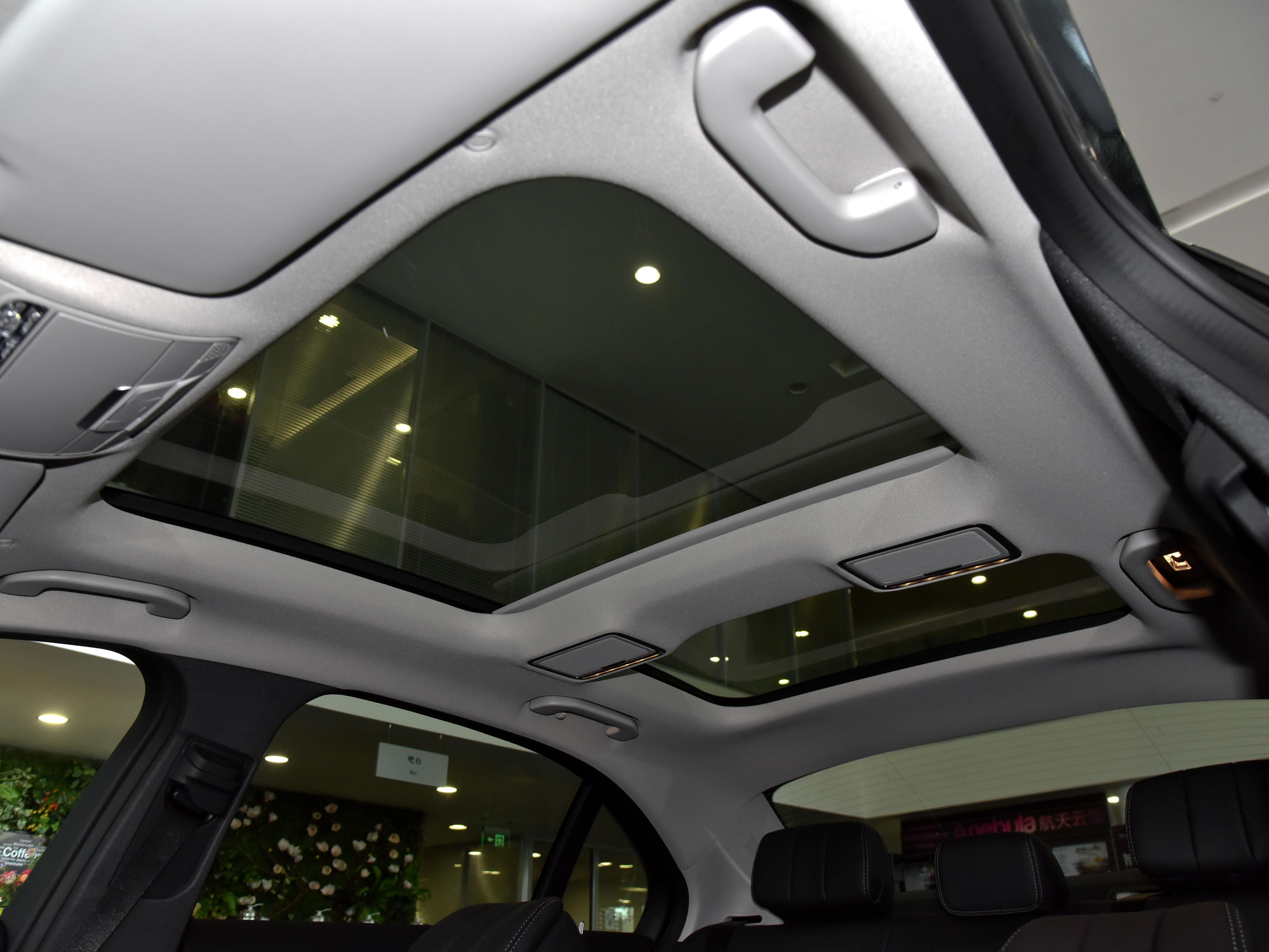 坐着空间大还舒服,开着省油还是豪华品牌,带你看奔驰C级