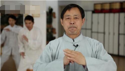 马保国称14岁抡120斤刀，网友：比关羽80斤重，只比李元霸800斤少