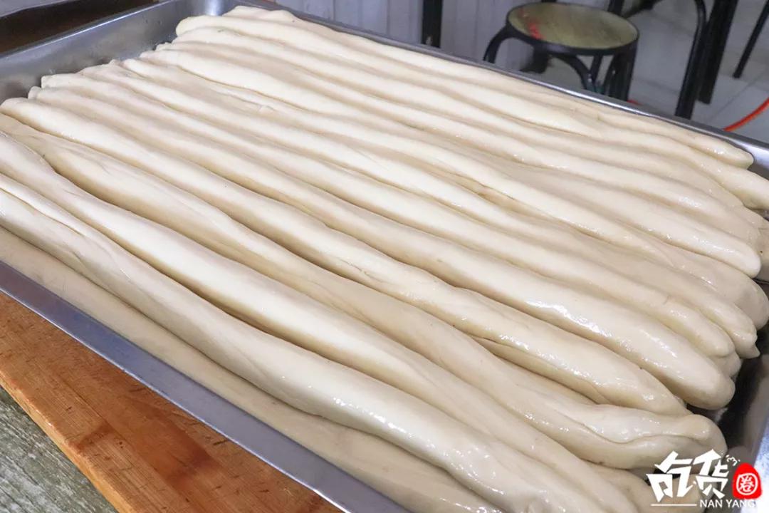 南阳老字号牛肉汤秘制烩面店,南阳第一家牛肉汤烩面