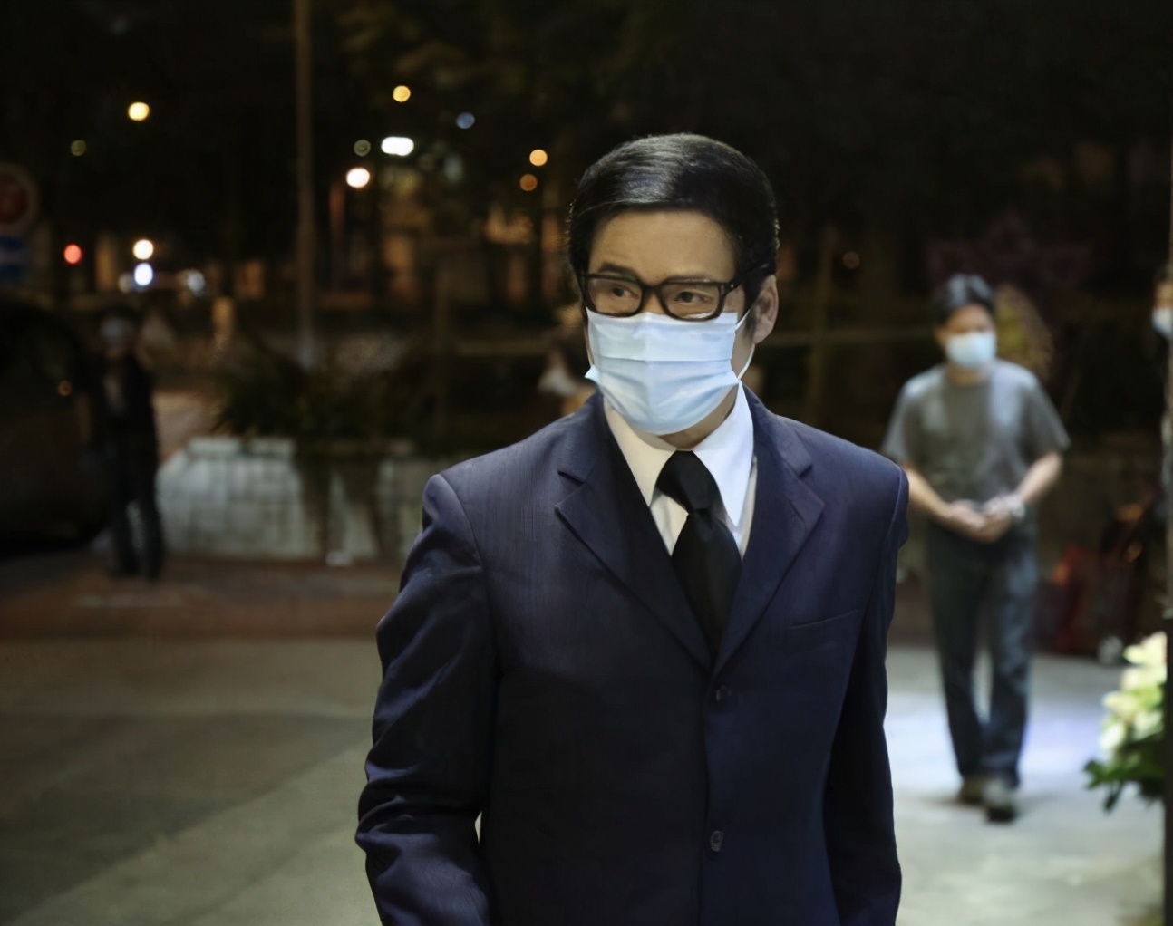 一路走好!香港资深艺人罗铭伟今日正式出殡,因突发心脏病离世