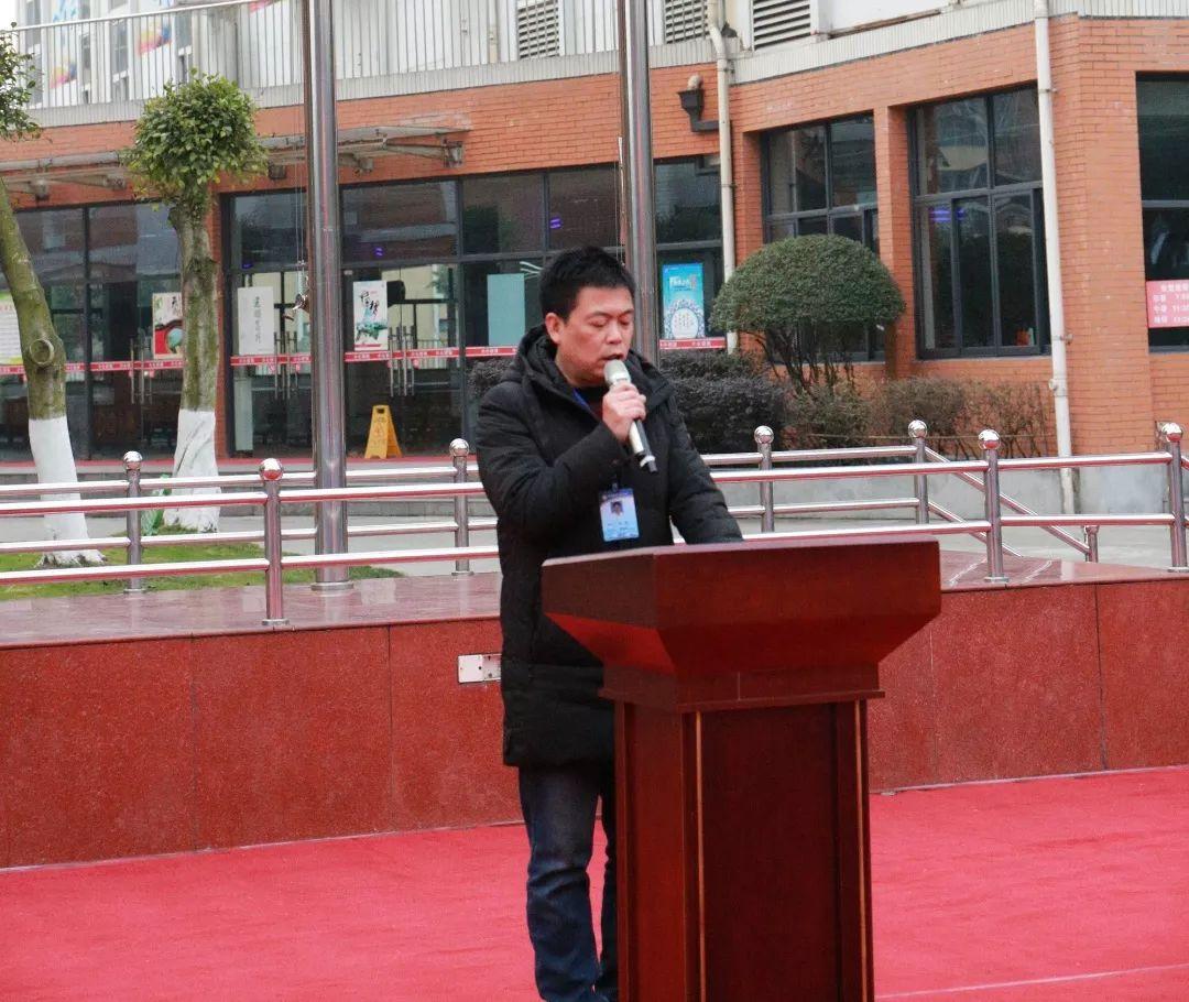 看,滨河校园花开了!听,滨河新学期的铃声拉响了