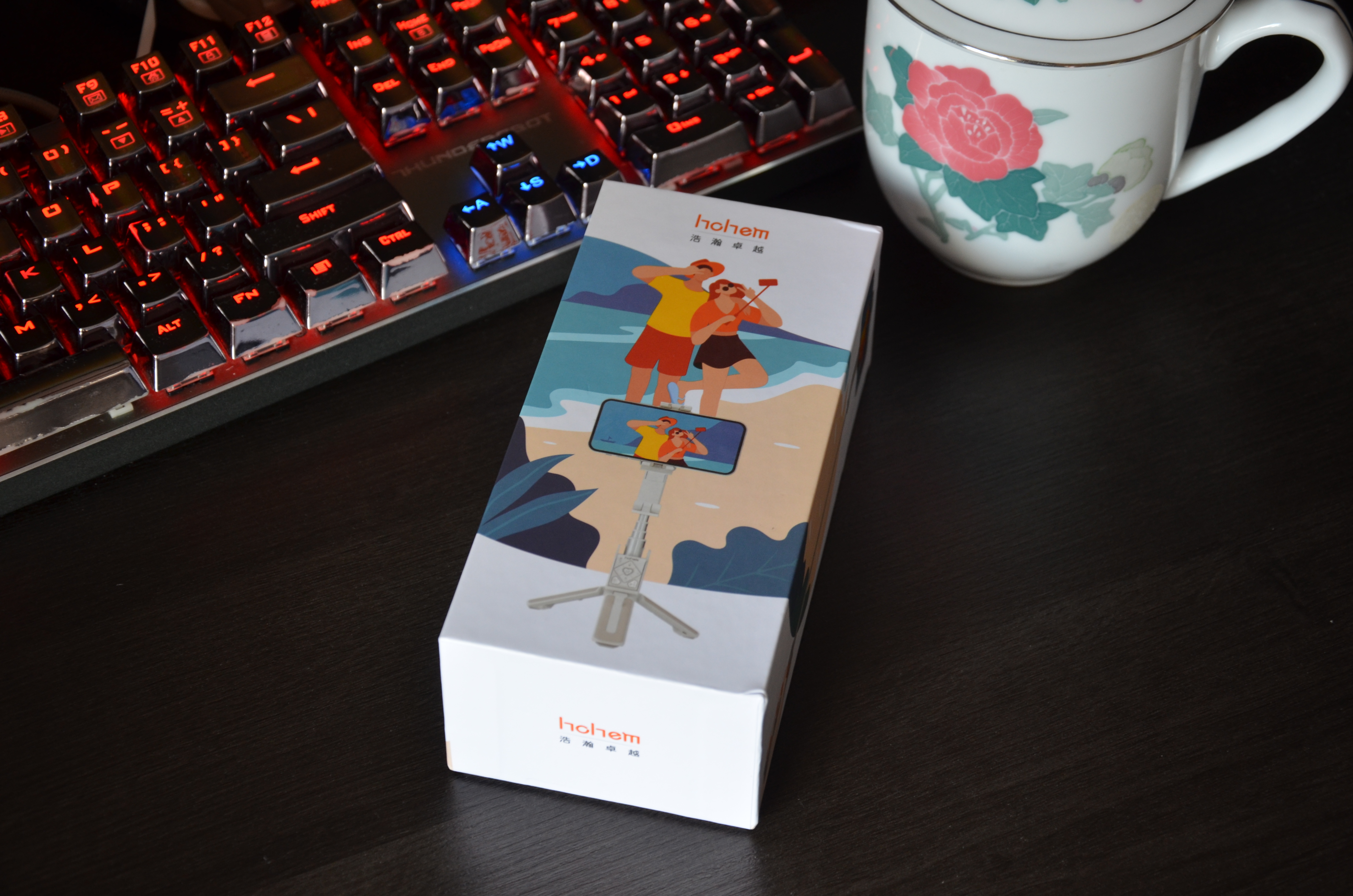 是自拍杆、三脚架，遥控卡菲、也是稳定器——浩瀚小Q智能稳拍杆