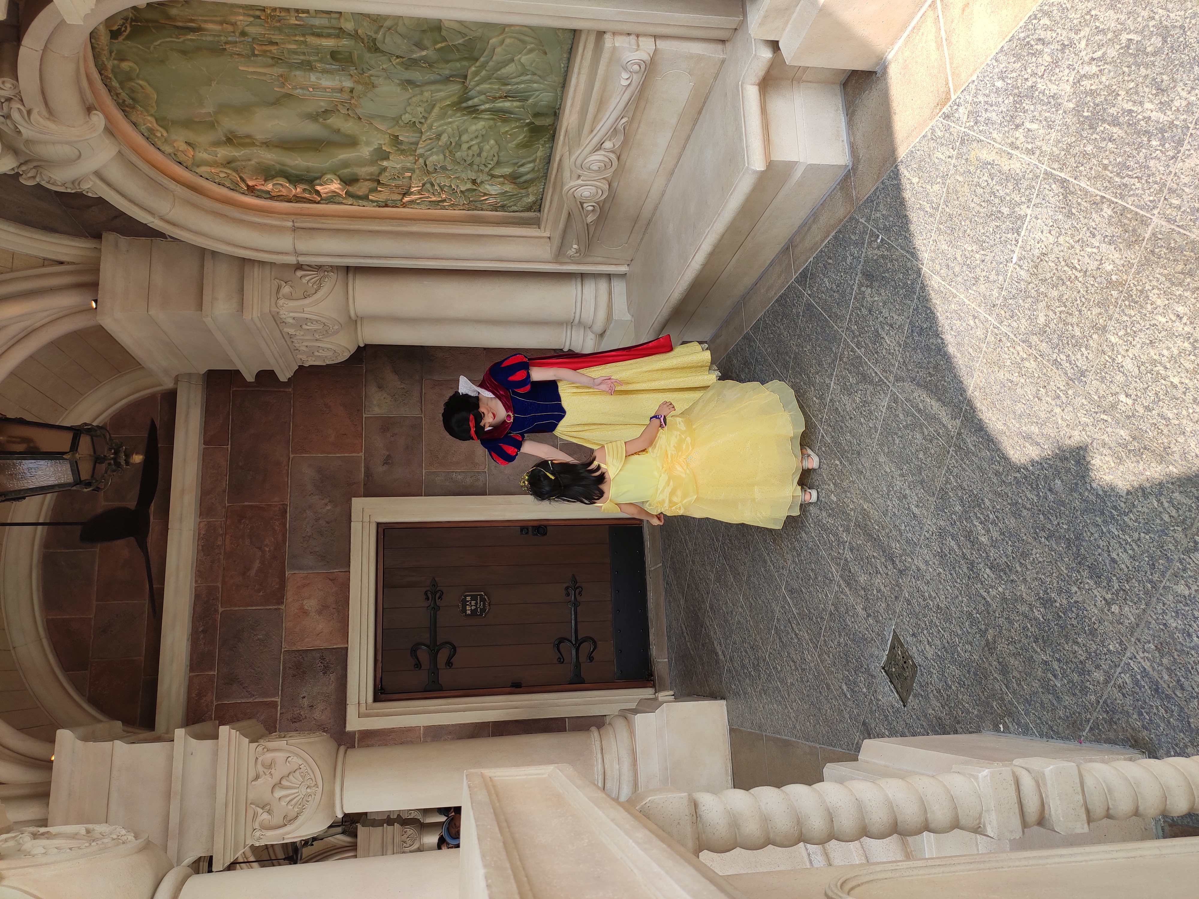 上海迪士尼一大一小旅游攻略,上海迪士尼吃住攻略讲解