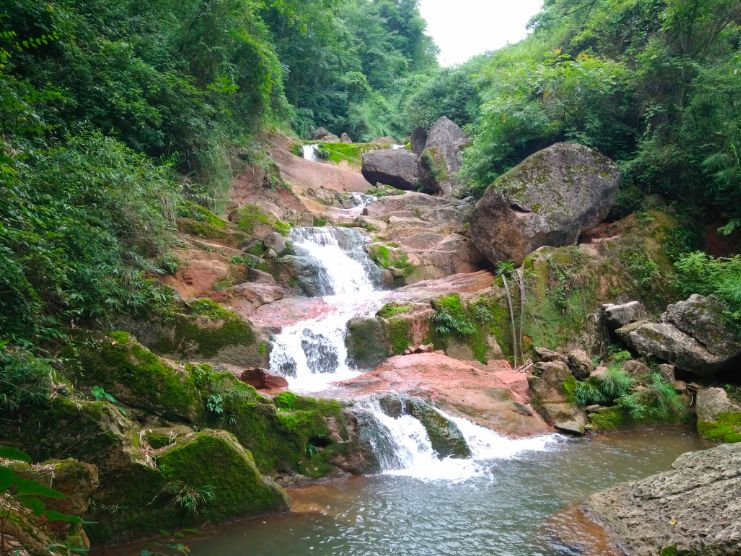 成都周边凉快又可以耍水的地方,成都周边哪有耍水的地方