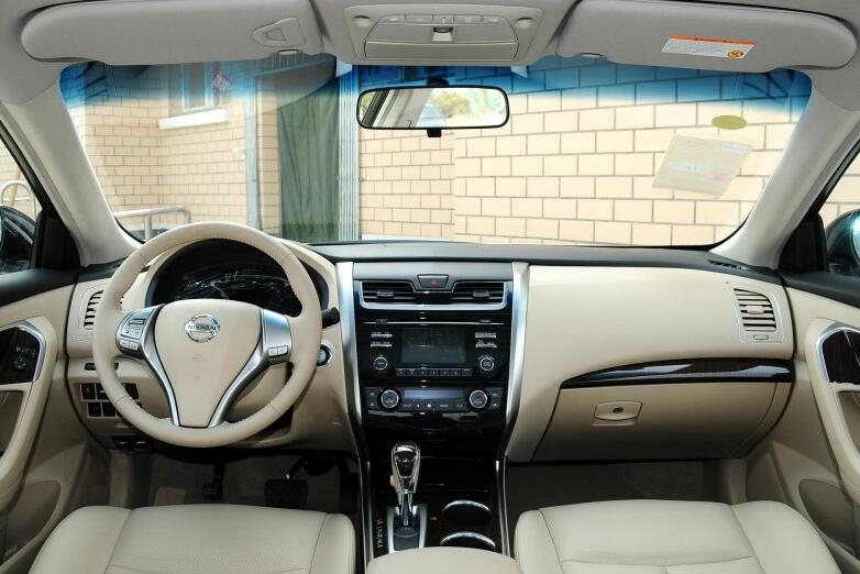 日系大沙发车型,15万建议买的b级车天籁