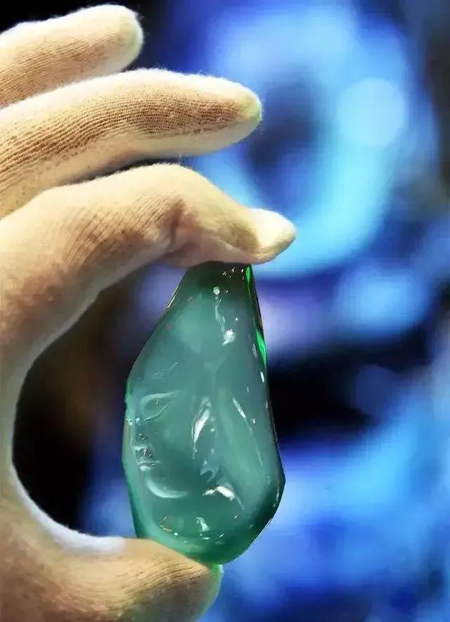 选购翡翠时如何关注翡翠的种水色,翡翠学雕