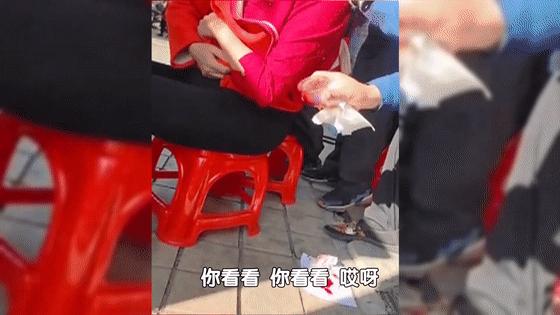 神医当街放血拔罐,神医扎针放血治百病