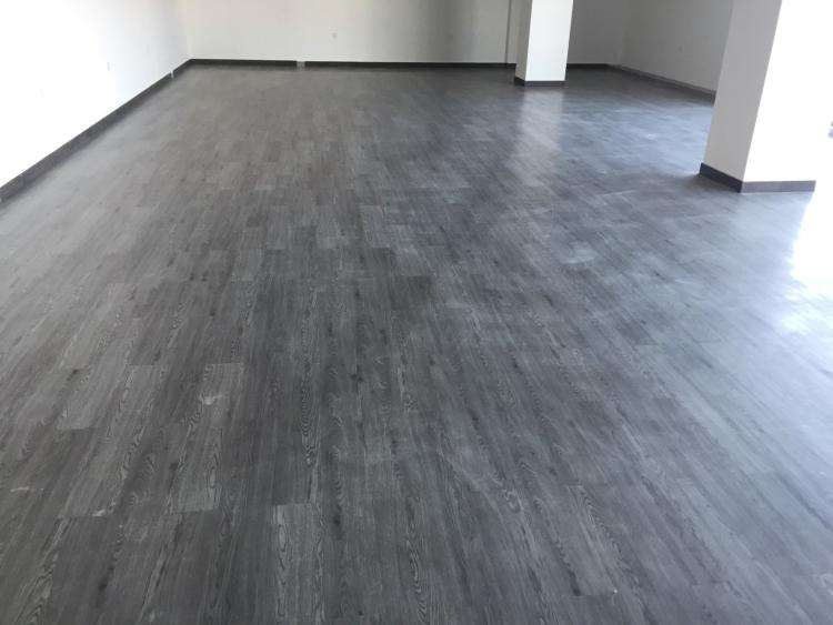 复合地板过时吗,复合地板旧了能在上面再铺一层吗