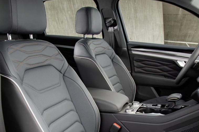 2019款大众途锐灯光展示,大众途锐激光大灯展示