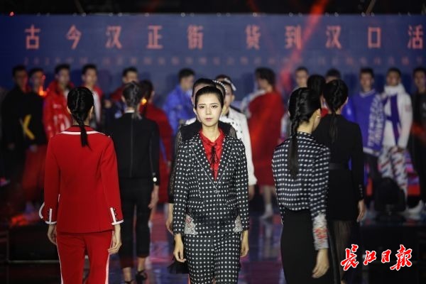 汉正街服装零售转型,汉正街电商现场直播