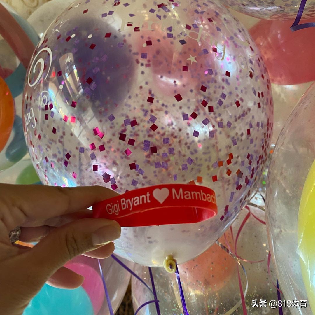 加索尔给科比送瓦妮莎的花,替科比为加索尔庆生