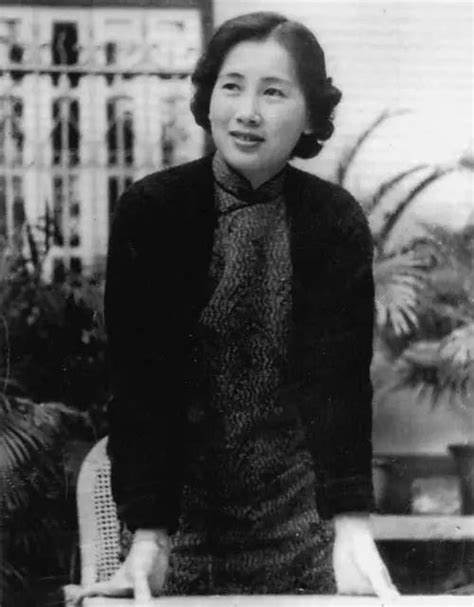 北伐名将叶挺:原配与之离婚后皈依佛教,二妻颜值极高为其生九孩