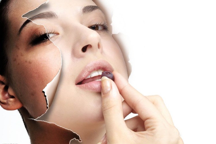 脸上有斑用什么护肤品祛斑效果好,40岁女人脸上长斑怎样有效祛斑