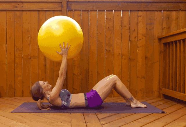 这组超火的瑜伽球动作，坚持一周后，腰终于细了，屁股也翘了