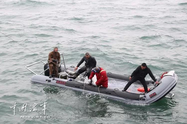 我们是中国海军请立即离开英语,我们是中国海军请立即离开英文