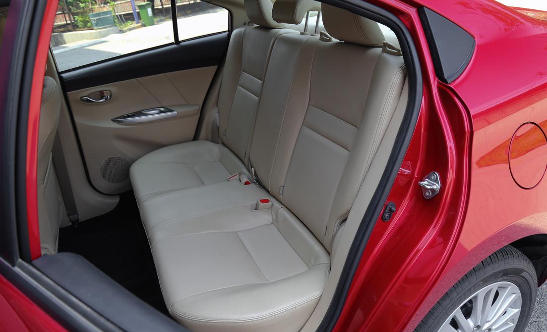 丰田的代步首选,标配ABS、ESP,满油能跑700KM,最低才5万多