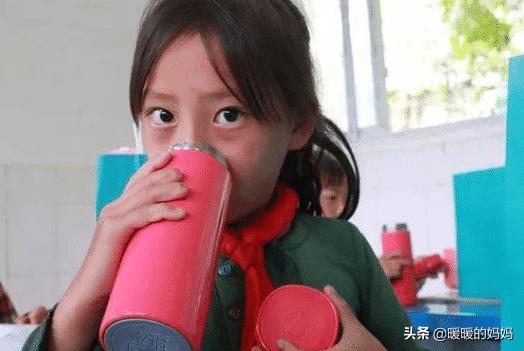 央视新闻保温杯变索命杯毒水,央视报保温杯变成夺命杯品牌