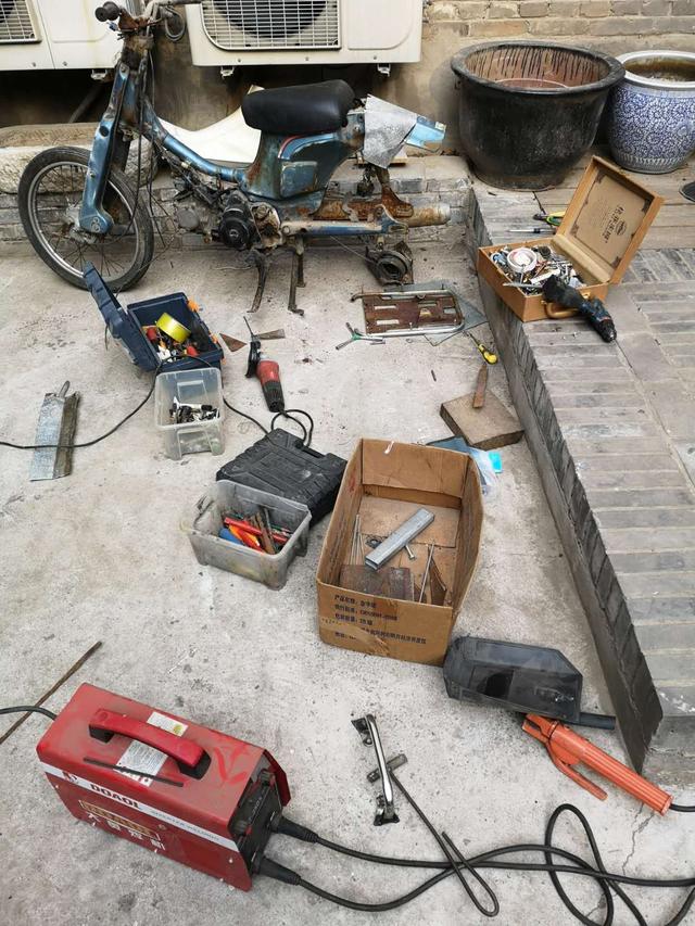 本田摩托车幼兽70c,改装老款铃木摩托