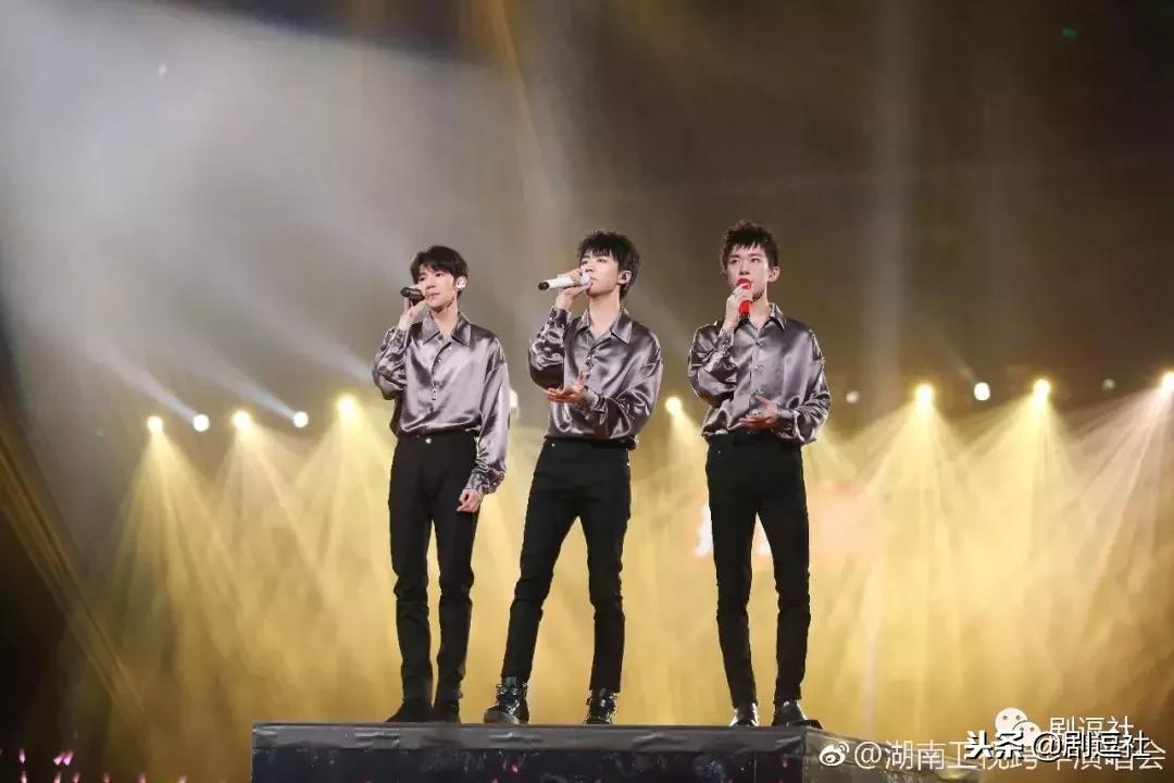 江苏卫视跨年是全开麦吗,江苏卫视跨年晚会live