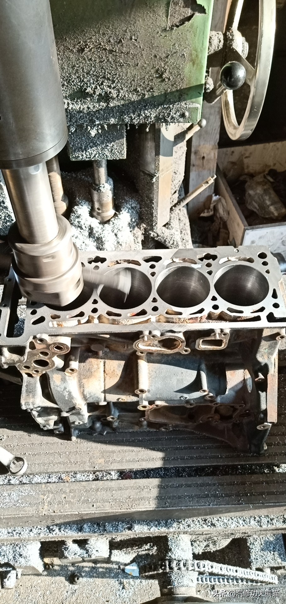 老途观发动机漏油维修,老途观涡轮增压器漏油维修多钱