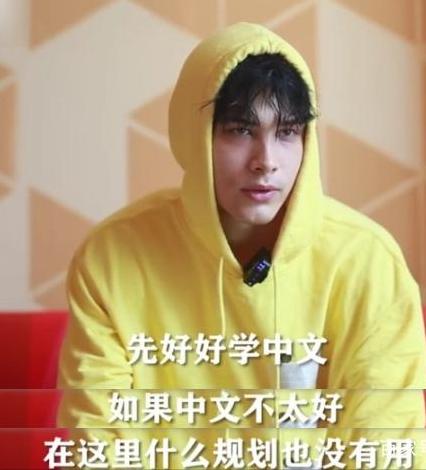 “人间清醒”利路修:拒出道却一夜爆红,火到俄罗斯官方亲自转发