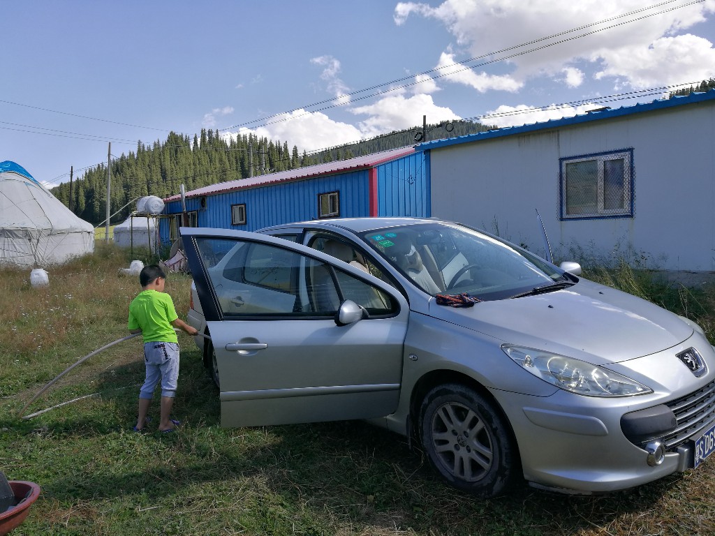 *疆新**蒙古包旅店老板,看他一天的收入多少,一个月就抵我一年工资