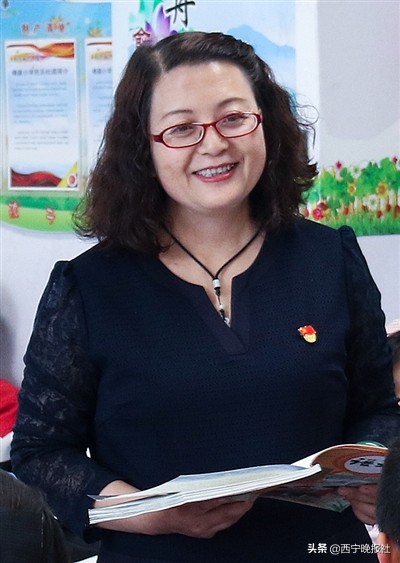 尊师重教功在当代利在千秋,尊师重教勿忘初心铸就千秋伟业