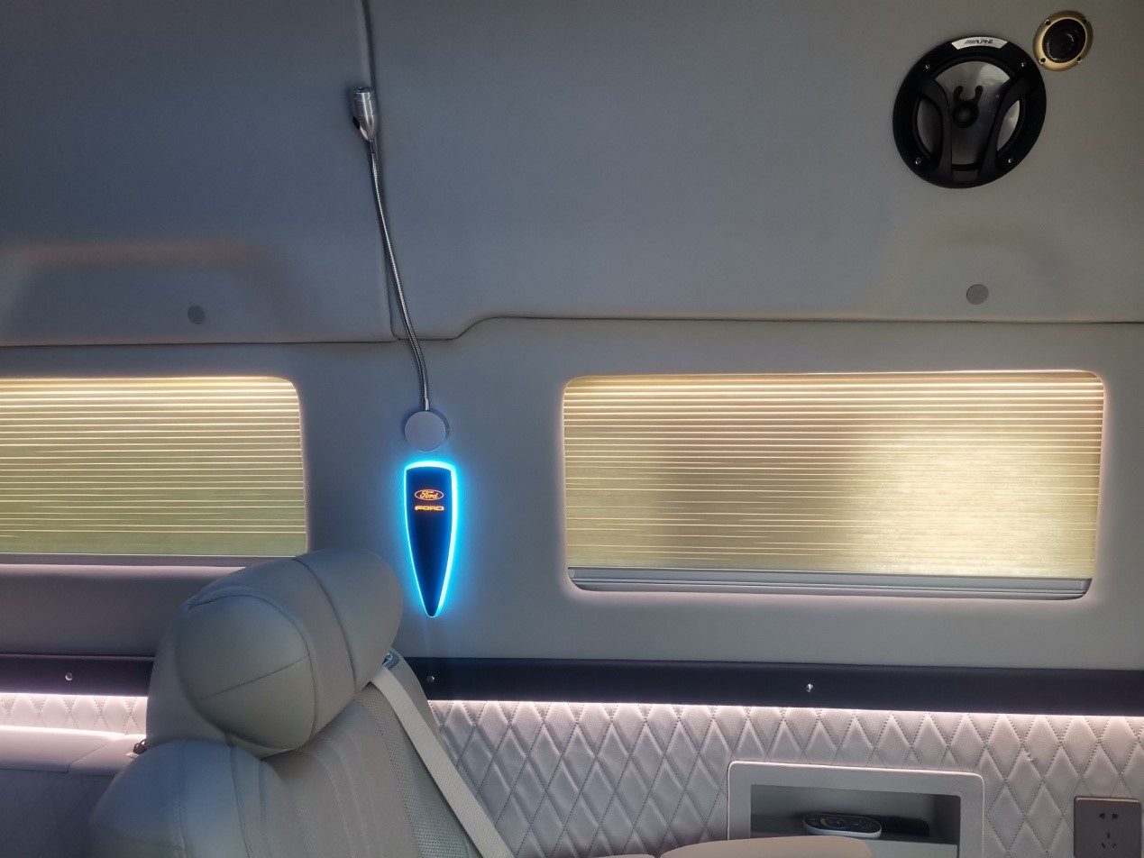 福特新全顺为什么这么多人用,福特新全顺无中门短轴