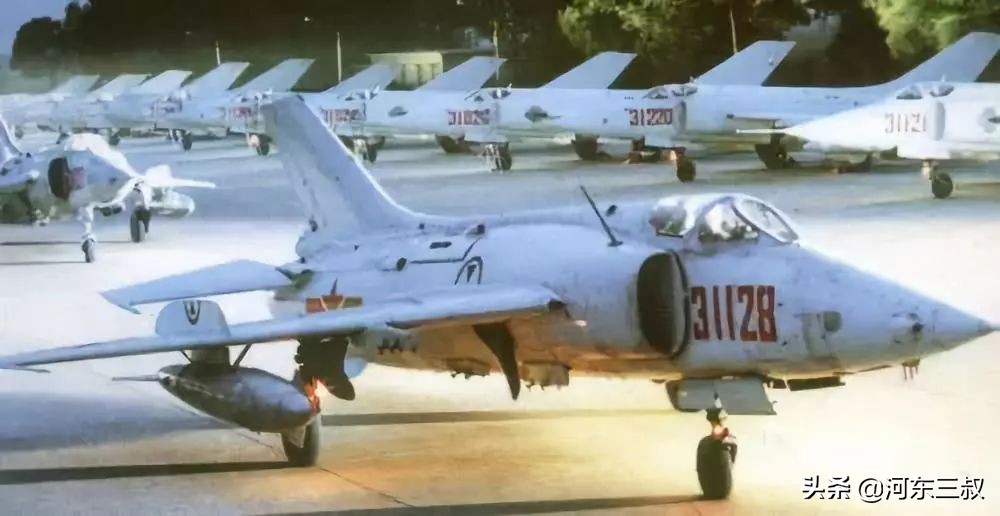 强5挂载狂飙一号炸弹,强五战机携狂飙一号单程突击