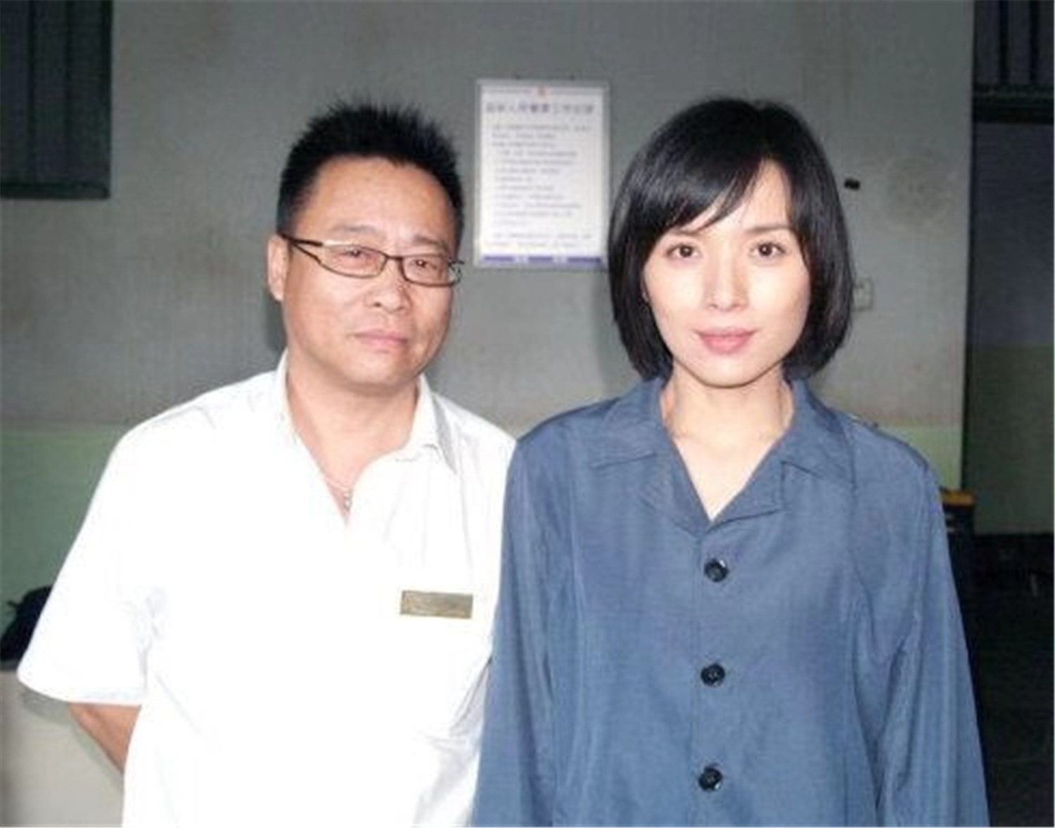 42岁李佳和靳东近照,李佳一婚