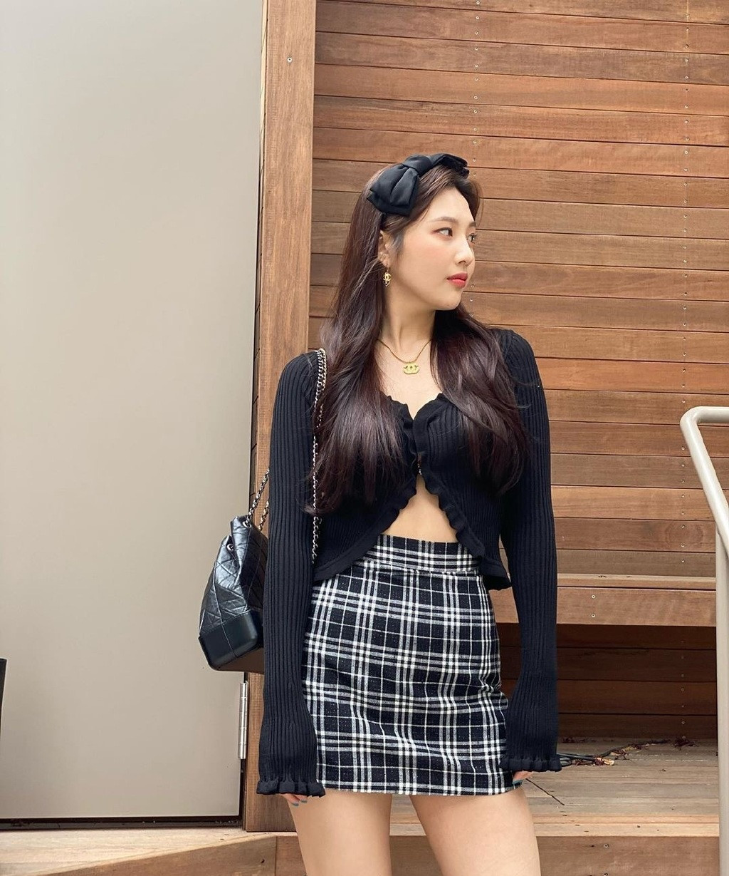 朴秀荣同款红色亮片裙,朴秀荣倪妮是同款裙子吗