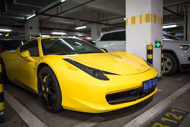 武汉豪车的视频,武汉最豪停车场